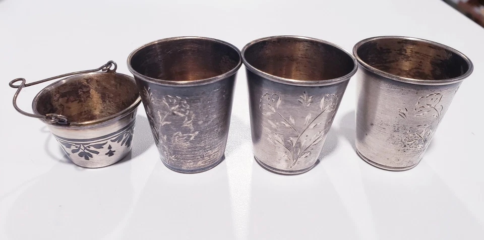 Tazas pequeñas antiguas de 4 piezas 875 plata URSS únicas grabadas con sello  Foto 1 de 4