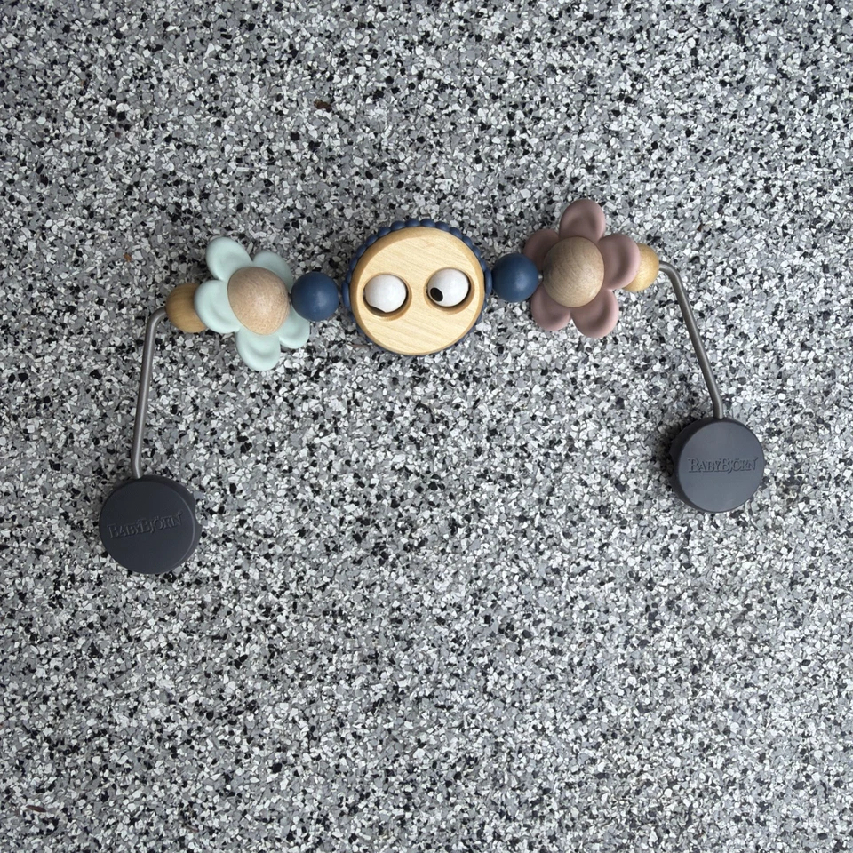 Barra de juguete de madera BABYBJORN Toybar para gorila Baby Bjorn Googly Eye colorida Foto 1 de 2