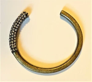 Avon - Mark. Brazalete I'm Hooked - Latón Pulido - Pequeño - Imagen 1 de 2