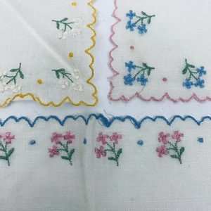 Set of 3 Vintage Floral Embroidered Linen Napkins Scalloped edge Flowers Pink - Picture 1 of 4