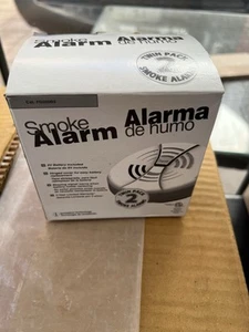 First Alert Smoke Alarm Twin Pack Battery Operated - Picture 1 of 3