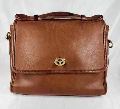 VINTAGE Coach Court Bag Turnlock Tan Leather Brass Crossbody Purse 9870 - Image 1 of 4