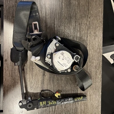 Ремень безопасности и натяжитель для Jeep Grand Cherokee/RFront под правую руку 2023 2024 годов выпуска от оригинального производителя. - Изображение 1 из 4