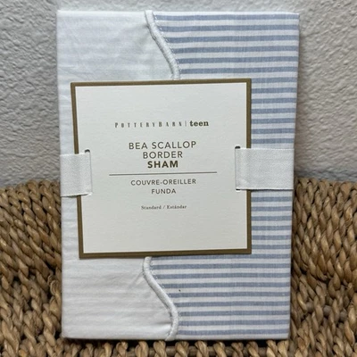 FALSA DE ALMOHADA CON BORDE DE VIEIRA BEA ADOLESCENTE GRANERO DE CERÁMICA, ESTÁNDAR ~ BLANCO/AZUL Foto 1 de 4