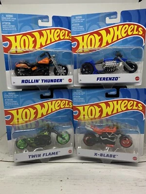 Motocicletas Hot Wheels Rolling X-Blade / Ferrenzo / Twin Flame / Rollin Thunder Foto 1 de 4