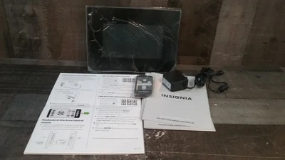 Insignia NS-DPF7 7" Digital Picture Frame - Image 1 of 4