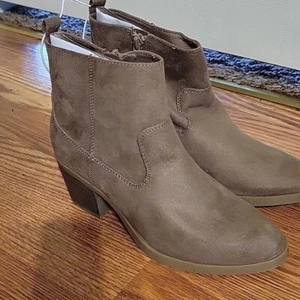 OLD NAVY Faux-Suede western ankle boots - Picture 1 of 7