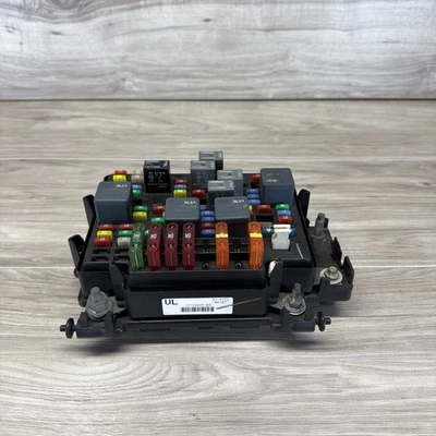 1999 - 2002 CHEVROLET GMC CADILLAC Fuse Box Relay Unit Module 12193645-09 OEM - Image 1 of 4