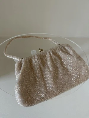 Bolso de noche rosado con cuentas de colección con asa Foto 1 de 4