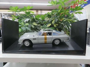 AUTOART James Bond 007 Goldfinger Aston Martin DB5 1/18 Scale Diecast Model Car - Picture 1 of 11