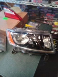 Passenger Headlight Laredo VIN A 7th Digit Fits 2014-2016 JEEP GRAND CHEROKEE - Picture 1 of 12