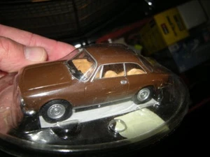 1:43 Majorette/Solido Alfa Romeo 1750 GTV marrón en blister VP - Imagen 1 de 1