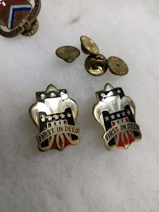 SET First in Deed 1st Army Unit Crest Lapel Pin United States Military Vintage - Picture 1 of 2