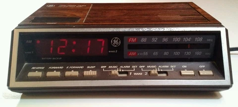 GE 7-4616B RED Digital Alarm Clock Radio AM/FM  SNOOZE  2 WAKES RARE VHTF Wood Cover