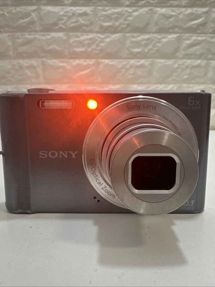 Sony Cyber-shot DSC-W810 20.1MP 6x Zoom Sony Lens Digital Camera - Silver Tested - Image 1 of 4