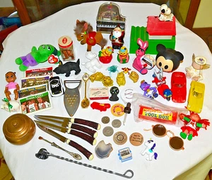 VINTAGE JUNK DRAWER LOT TOYS, ADVERTISING, STEAK KNIFES, MUSIC BOX HUGE VARIETY - Picture 1 of 17