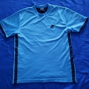 Camiseta deportiva vintage Nike manga corta cuello redondo talla M azul malla forrada logotipo - Imagen 1 de 8