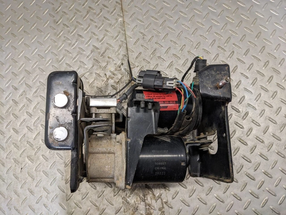 OEM 07-19 GMC Yukon Suburban Escalade Avalanche Air Suspension  1163126 - Image 1 of 4