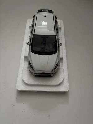 Autoart escala 1/18 Ford Focus RS 2016 blanco congelado con apertura completa 72951 Foto 1 de 4