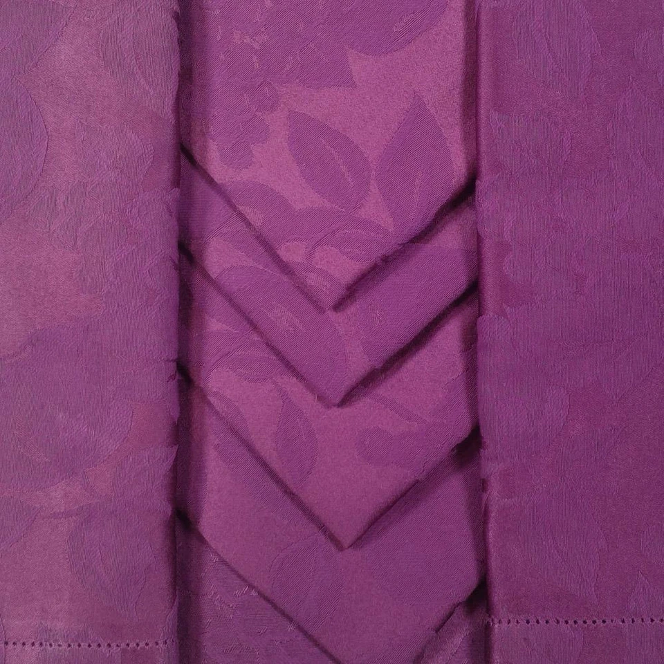 Tovaglia PIAZZA PITTI 140x180 cm fiandra con 6 tovaglioli porpora Altea - Immagine 1 di 1