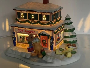 The Danbury Mint 1995 Garfield’s Christmas Village - The Toy Shoppe, Jim Davis - Imagen 1 de 11
