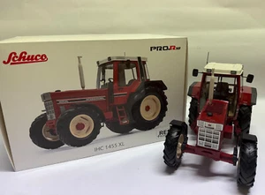 SCHUCO Edition 1:18 *** INTERNATIONAL IHC 1455 XL, trattore *** IMBALLO ORIGINALE, scatola, scatola - Foto 1 di 10