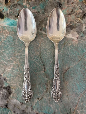 2 REED & BARTON FRENCH RENAISSANCE STERLING SILVER 8 1/4" LARGE SERVING SPOON Cover