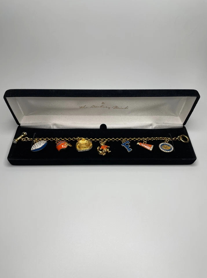 Pulseira Berloque de Cristal Austríaco Danbury Mint Florida University Gators Ouro 24K - Imagem 1 de 4