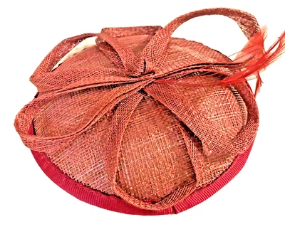 Fascinator Disc Style Raspberry Slide on Comb Bows & Feather Excellent Condition - Image 1 of 4