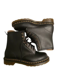 Dr. Martens Air Wair Stivali stringati lisci originali neri vegan 8 uomo 9 donna - Foto 1 di 10