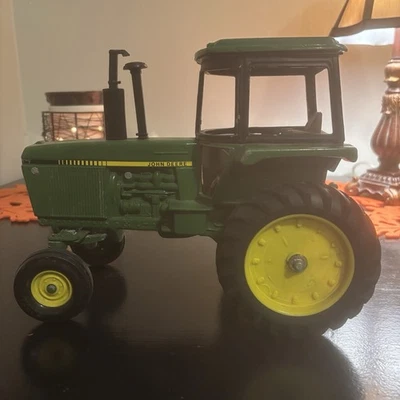 John Deere Tractor Model 4450 Diecast Metal Replica ERTL 1/16 Made in USA Green - Image 1 of 4