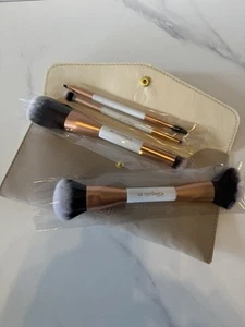 TOTEMICA White Angel Brush Set 4 Makeup Brushes With Beige Carrying Travel Case  - Picture 1 of 6