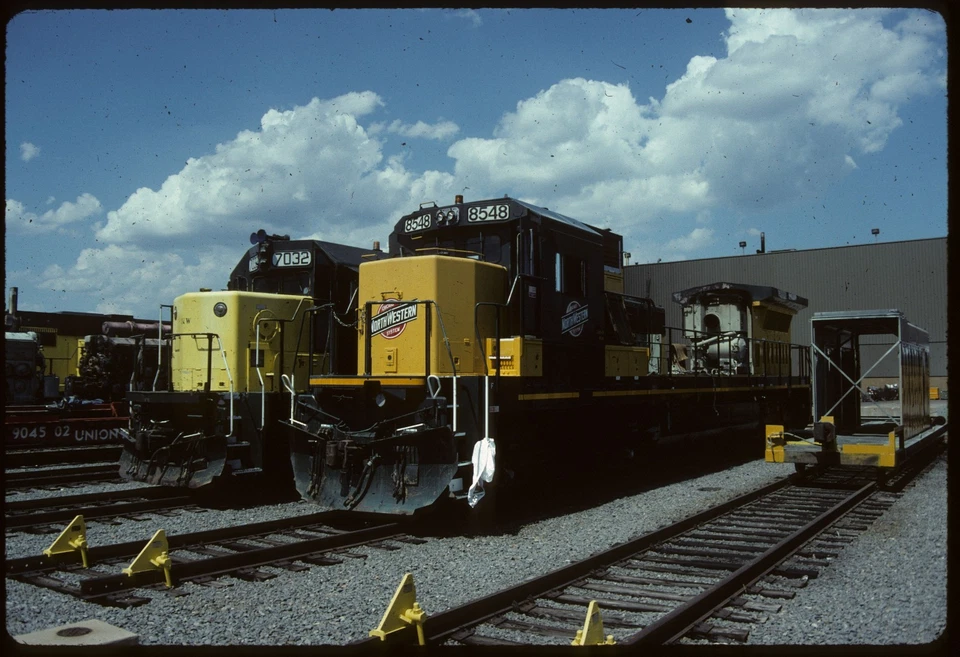 BH.B12.CNW281 Original Colour Slide CNW C40-8 #8548 at Little Rock, AR 1995 — 第 1/1 张图片