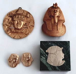 Lot - 1976 MMA Metropolitan Museum Of Art Egyptian King Tut Gold Pendant & More - Picture 1 of 12