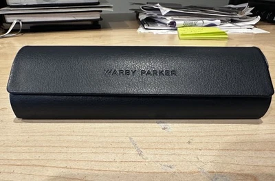 Estuche rígido magnético Warby Parker azul para gafas de vidrio Foto 1 de 4