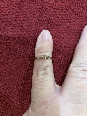 Anillo Pinky 10k Rosa Dos Tonos Black Hills De Colección. Talla 2,75.  Usado en excelente estado Foto 1 de 2