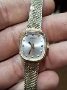 Orologio Timex donna meccanico tono oro vintage anni 70 - Foto 1 di 6