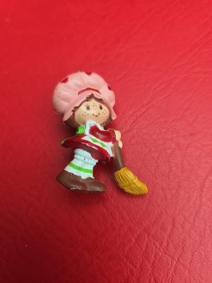 Vintage 1981 Strawberry Shortcake PVC Figurine w/ Broom SSC - Image 1 of 4