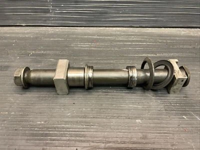 Yamaha YZF R6S 2008 eje de rueda trasera, eje de llanta trasera con espaciadores #78245 Foto 1 de 4