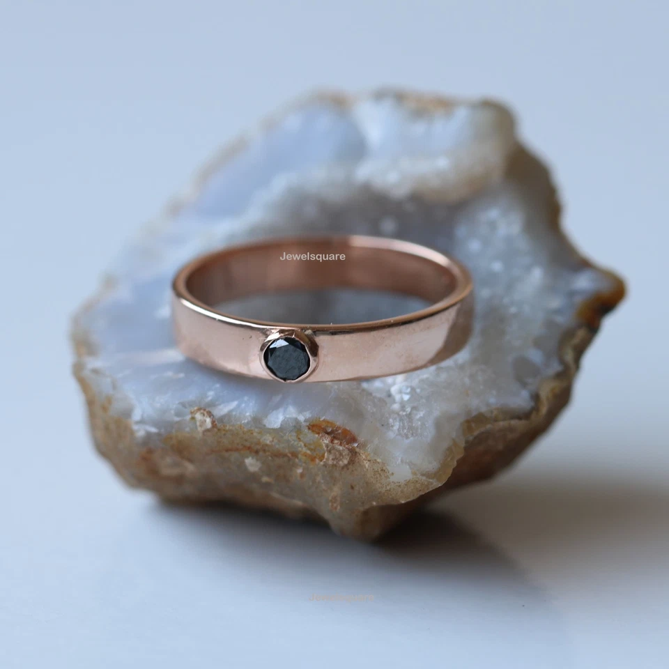 Anillo solitario de diamantes negros banda gruesa anillo minimalista en oro rosa sólido de 14 k Foto 1 de 4