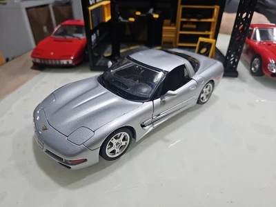 BBURAGO - CHEVROLET CORVETTE C5 (1997) - Scala 1/18 - Made in Italy - GRIGIA - Immagine 1 di 4