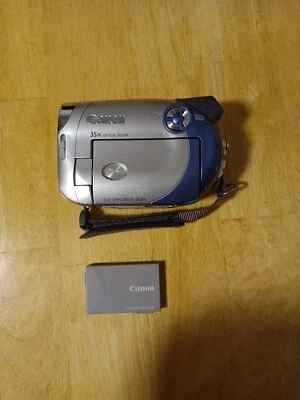 Canon DC210 Camcorder Silver  Untested - Image 1 of 4