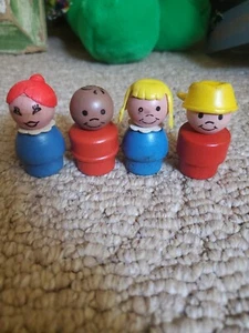 Lot Of 4 Vintage Fisher Price Wooden Base Little People - Picture 1 of 1