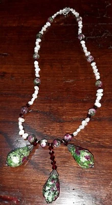 Collana di Zoisite rubino e perle barocche - Immagine 1 di 4