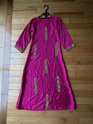 VESTIDO ROSA ÉTNICO ÁRABE AFGANO VINTAGE SEDA HECHO A MANO CUENTAS BORDADAS Foto 1 de 4