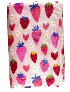 NWOT Strawberries & Daisies Velour Ultra Soft Luxury Blanket Oversized 62 X 92 - Picture 1 of 4