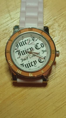 Caja de acero inoxidable para mujer Juicy Couture bisel naranja rosa correa de PU 3 manos Foto 1 de 4