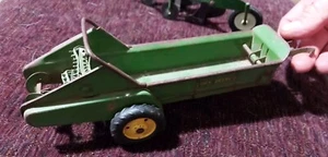 Vintage 1950's Tru Scale John Deere Manure Spreader Metal Farm Toy - Picture 1 of 1