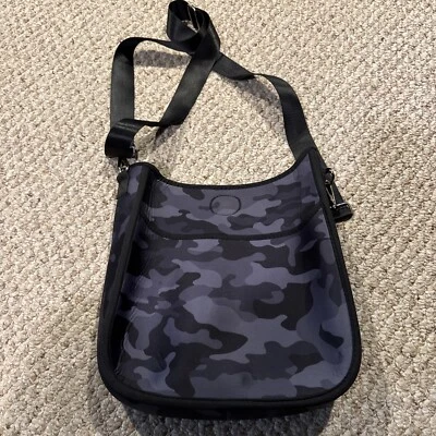 Bolso Mensajero Ahdorned Mujer Neopreno Camuflado Gris Foto 1 de 4