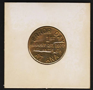 1977 Atlanta Georgia "ERROR DAY" Major Mint Errors 1" dia. - Bild 1 von 2